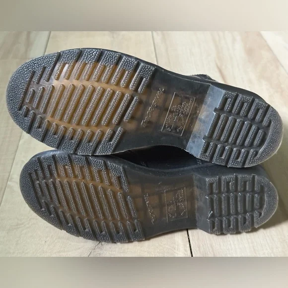 Dr. Martens 2976 Black Leather Chelsea Boots Women’s 7 Grunge Minimalist Edge - Picture 11 of 16